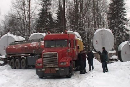 Под Петербургом нашли подпольную АЗС