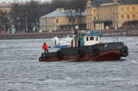 Затонувший в Неве буксир найден
