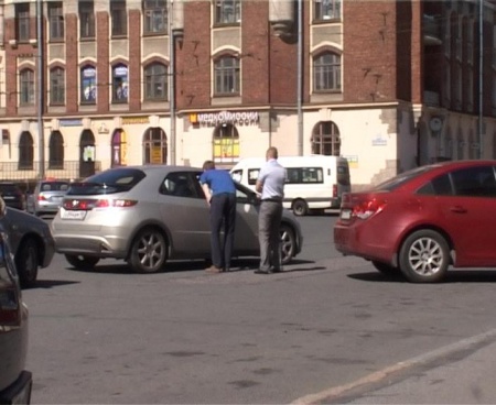 В Калиниском районе устроили облаву на «бомбил»