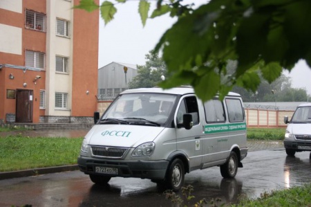 Судебные приставы отправили в Ташкент 50 незаконных мигрантов