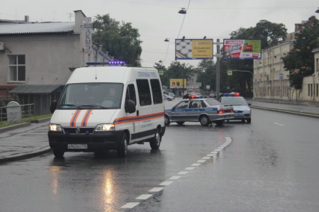 На Лиговском проспекте просел грунт, есть угроза падения буровой установки