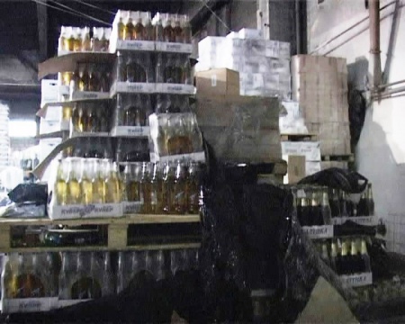 На Пискаревке выявили склад хранения нелегальной алкогольной продукции