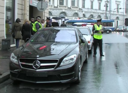 Супруг сотрудницы германского консульства в Петербурге травмировал инспектора ДПС