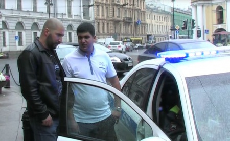 Супруг сотрудницы германского консульства в Петербурге травмировал инспектора ДПС
