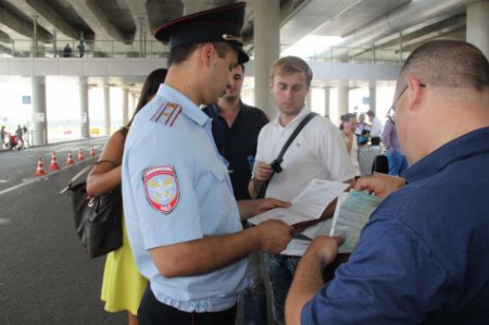 В «Пулково» устроили облаву на нелегальных таксистов