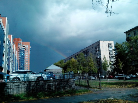 На юге Петербурга сверкали молнии и гремел гром