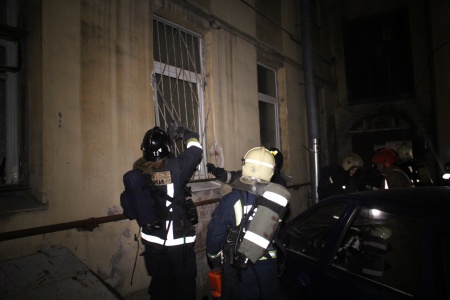 На Петроградке сгорела коммуналка