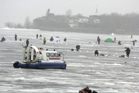 В Петербурге беспилотник помогает МЧС «охотиться» на рыбаков