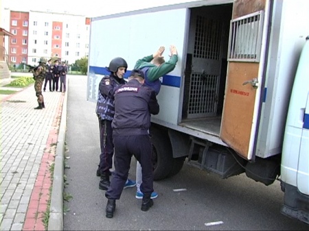 В Гатчине спецназ штурмовал школу