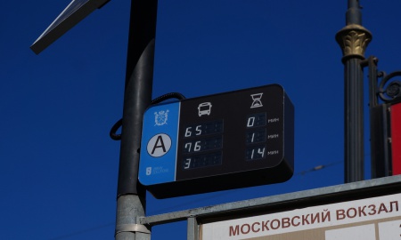 На остановках Петербурга появились еще 18 информационных табло