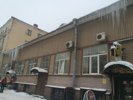 В Бокситогорске сосульки угрожают жителям