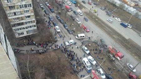 На проспекте Солидарности частично обрушилась облицовка 16-этажного дома