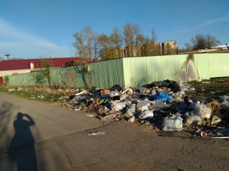 Жители мусорят, администрация не убирает
