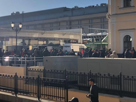 Очевидец: Движение поездов на Московском вокзале парализовано. Приехали спецслужбы